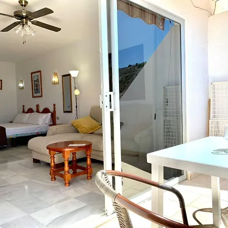 アパート Studio Well Connected Ocean,freewifi,pool,beach At Playa De Las Americas In Tenerife Sur アデヘ