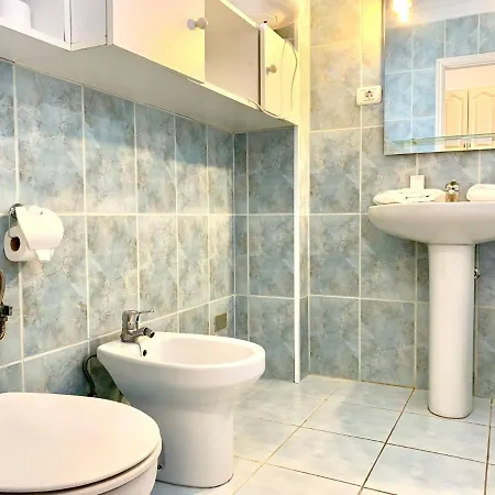 Studio Well Connected Ocean,freewifi,pool,beach At Playa De Las Americas In Tenerife Sur アパート
