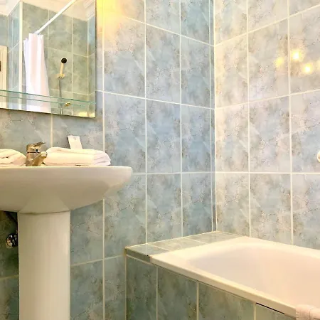 Studio Well Connected Ocean,freewifi,pool,beach At Playa De Las Americas In Tenerife Sur *